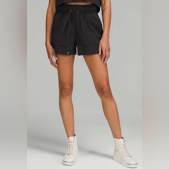 LuluLemon dance studio high-rise short 3.5” black size 8 - Picture 11 of 11